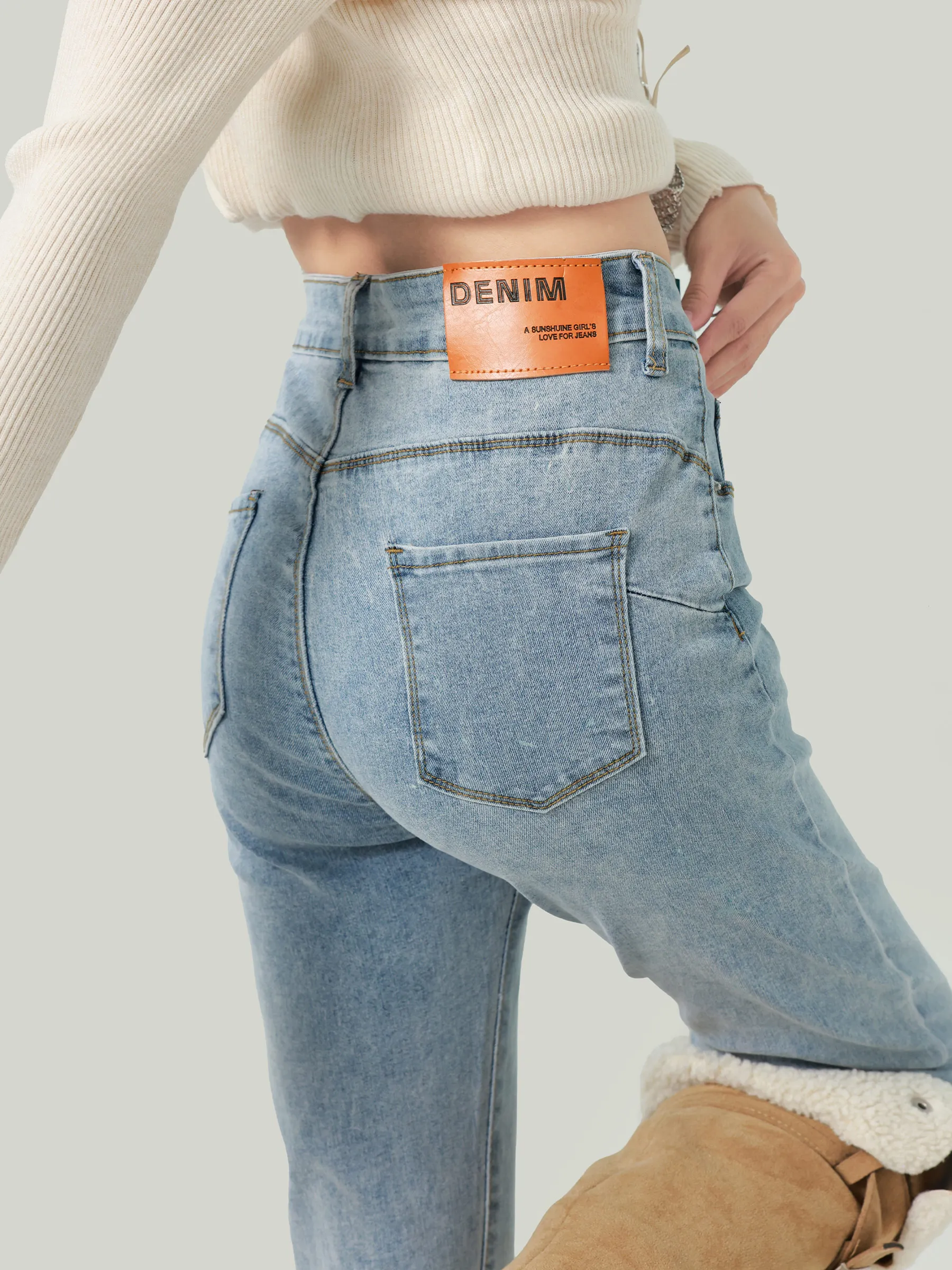 浅色ハイウエストスキニージーンズ：女性向け細身デザインの秋用実用性解析