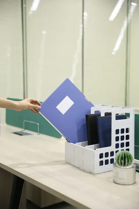 得力 A4ファイルボックス【厚手プラスチック・立て置き収納・ブルー＆ブラック・5個入り】