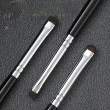 アイシャドウブラシ【極小サイズ・アイライナーの使用に最適・細部にこだわるデザイン】