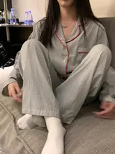 ブラックストライプの長袖パジャマ【春秋用・女性向け・着用可能】
