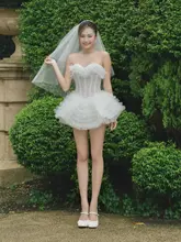 白色のドレス【パーティー用・美しいデザイン・プリンセス風・胸元を魅せる】