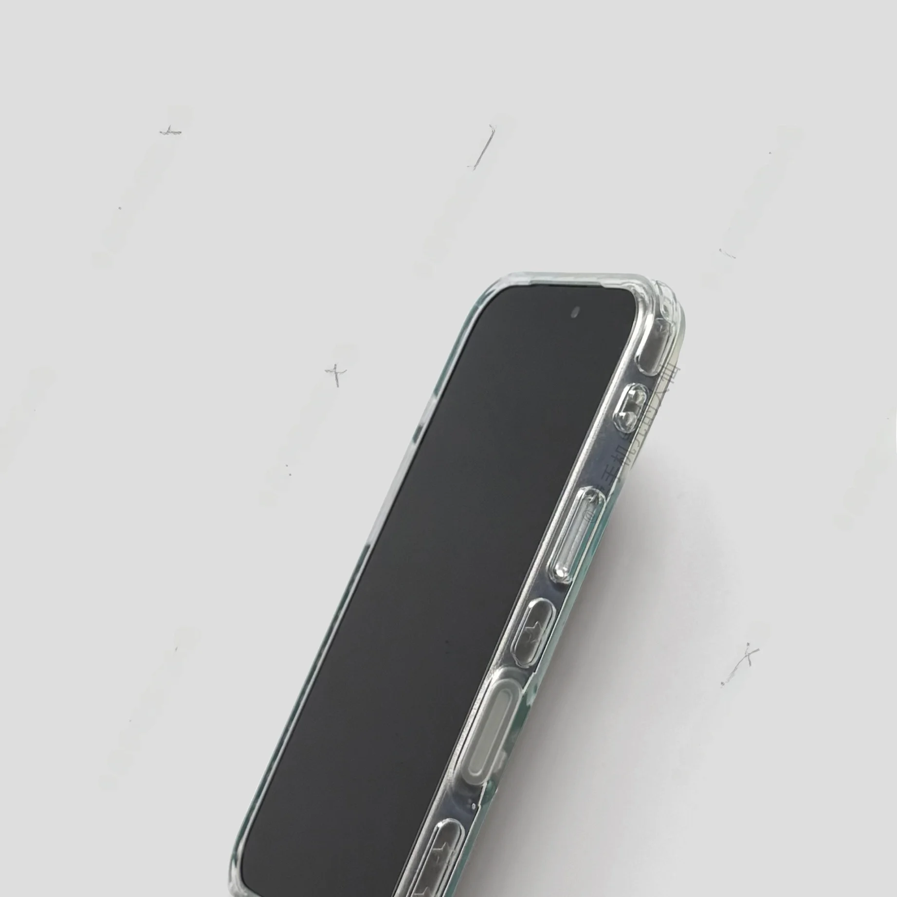 iPhone 15 ケースはどのタイプがおすすめ？蝶々デザインのハードシェルが今、注目されている理由
