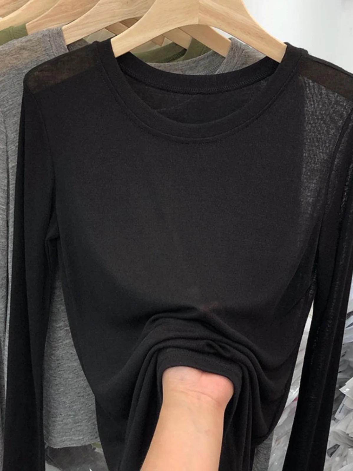 黒い服が復活する理由は？その本質と、私たちの日常にどう取り入れるか