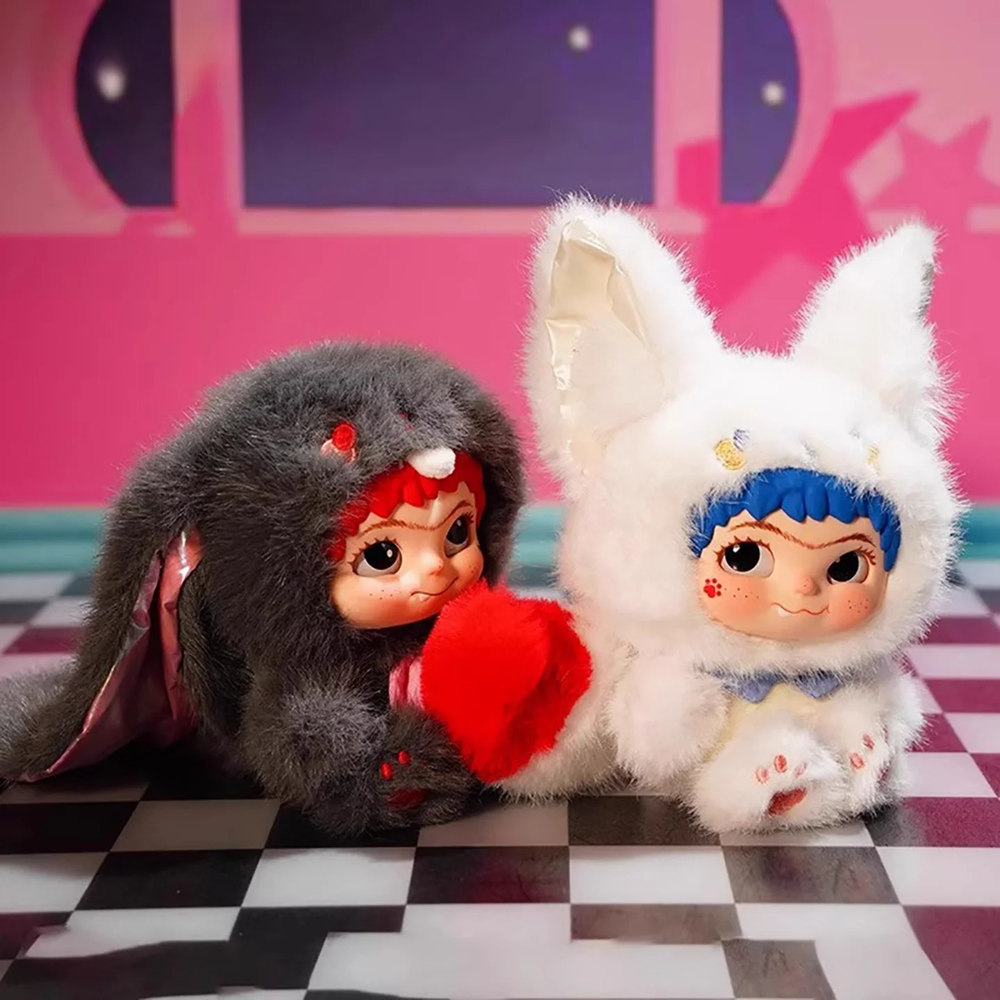キャラクターグッズをどう選ぶ？「狐とウサギのちょっかい日記」のブラインドボックスフィギュアが今、なぜ注目されているのか
