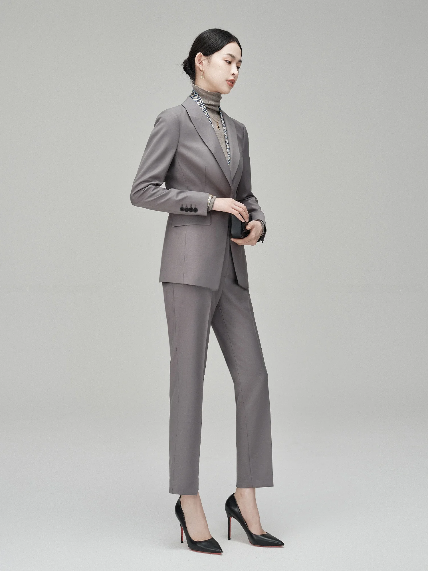 大人可愛い服 40代コーデの完全ガイド｜ウールセットアップで心のリズムを整える