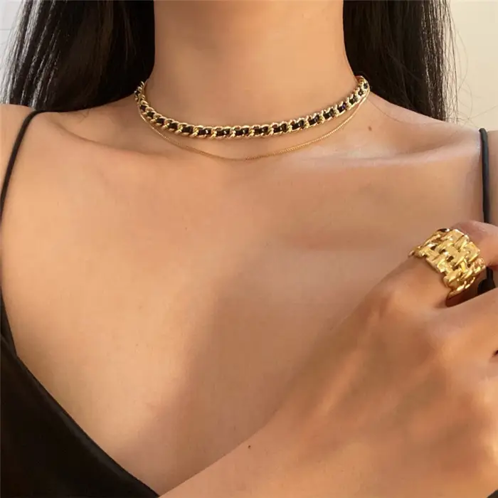 個性的なレトロ風ダブルレイヤー金属チェーンPUレザー編み込みネックレス
