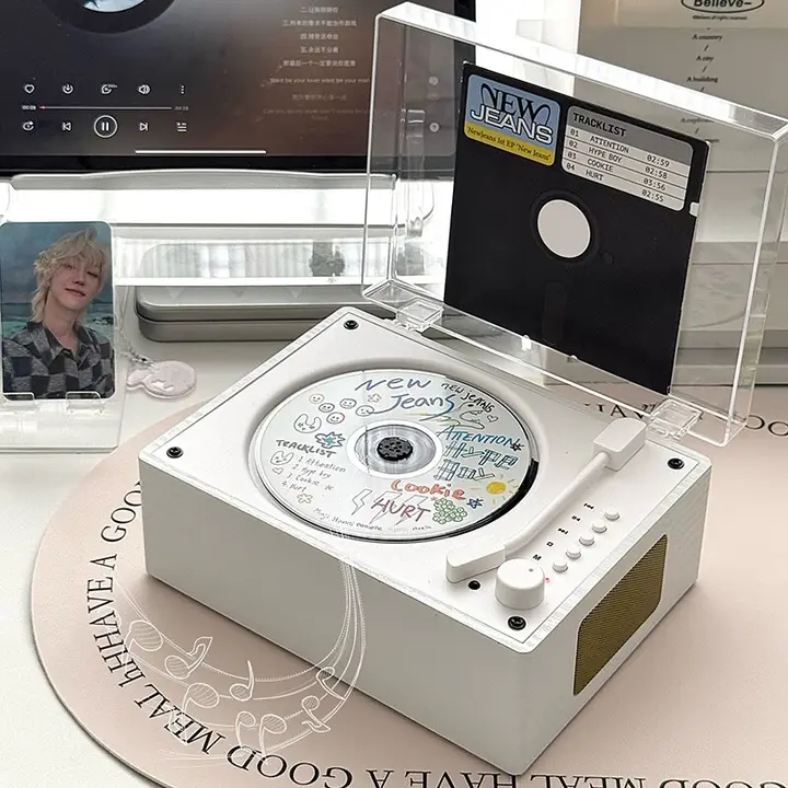 レトロデザインのCDプレーヤー【Bluetooth対応・ポータブル・誕生日ギフトに最適】