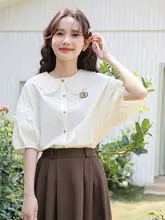 甘さとレトロ感漂うデザイン！ボタン付きパフスリーブシャツ【ドールカラー・女性用】
