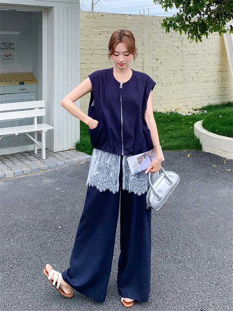 6月後半に着る服はどう選ぶ？深い青のレース切替ベストとワイドパンツが解決するリアルな悩み