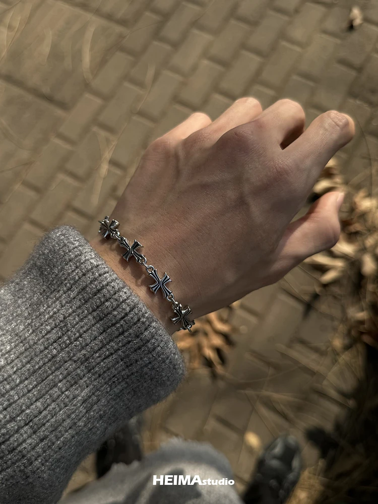 メンズシルバーアクセサリーの選び方：3つの高級感と実用性を兼ね備えたアイテムを厳選