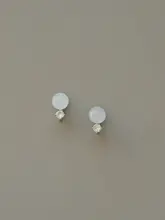 白玉髓とジルコンのピアス【耳たぶに穴あけ不要・エレガントな中華風デザイン】