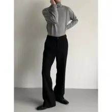 微妙なフレアデザインの高腰ストレートパンツ【フィット・ドレープ感あり】