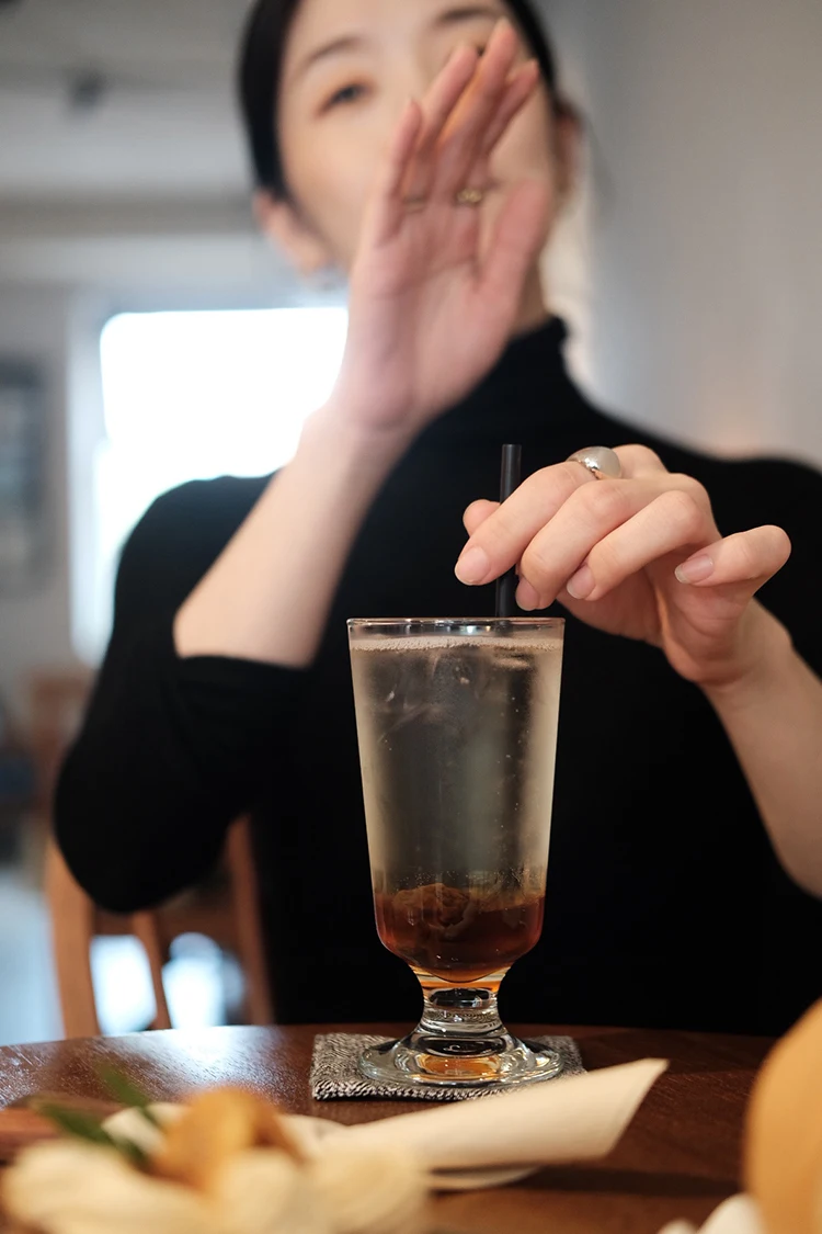 カーディガン コーデ レディース | ハイネック・100%ウール・シームレスデザインの実用性