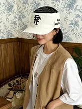 平らなトップの刺繍入りキャップ【男女兼用・日よけ・レトロデザイン】