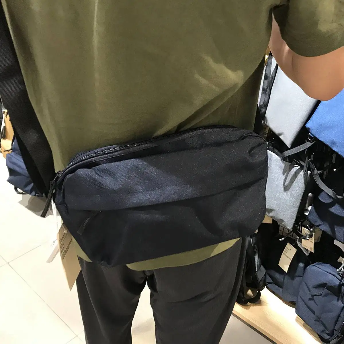 無印良品 ダブルジッパー ショルダーバッグ【男女兼用・斜め掛け・ウエストポーチ・携帯電話収納】