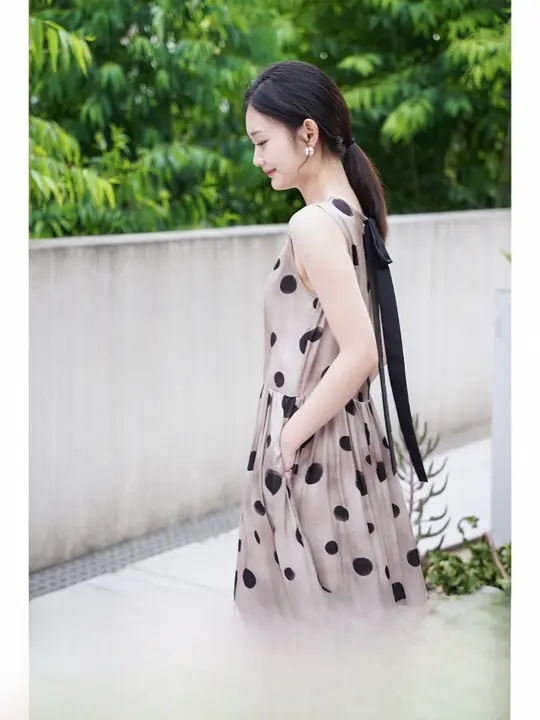 カラフルなドット柄ノースリーブワンピース【春秋用・カーキ色・染めムラデザイン】（セットアップ対応）