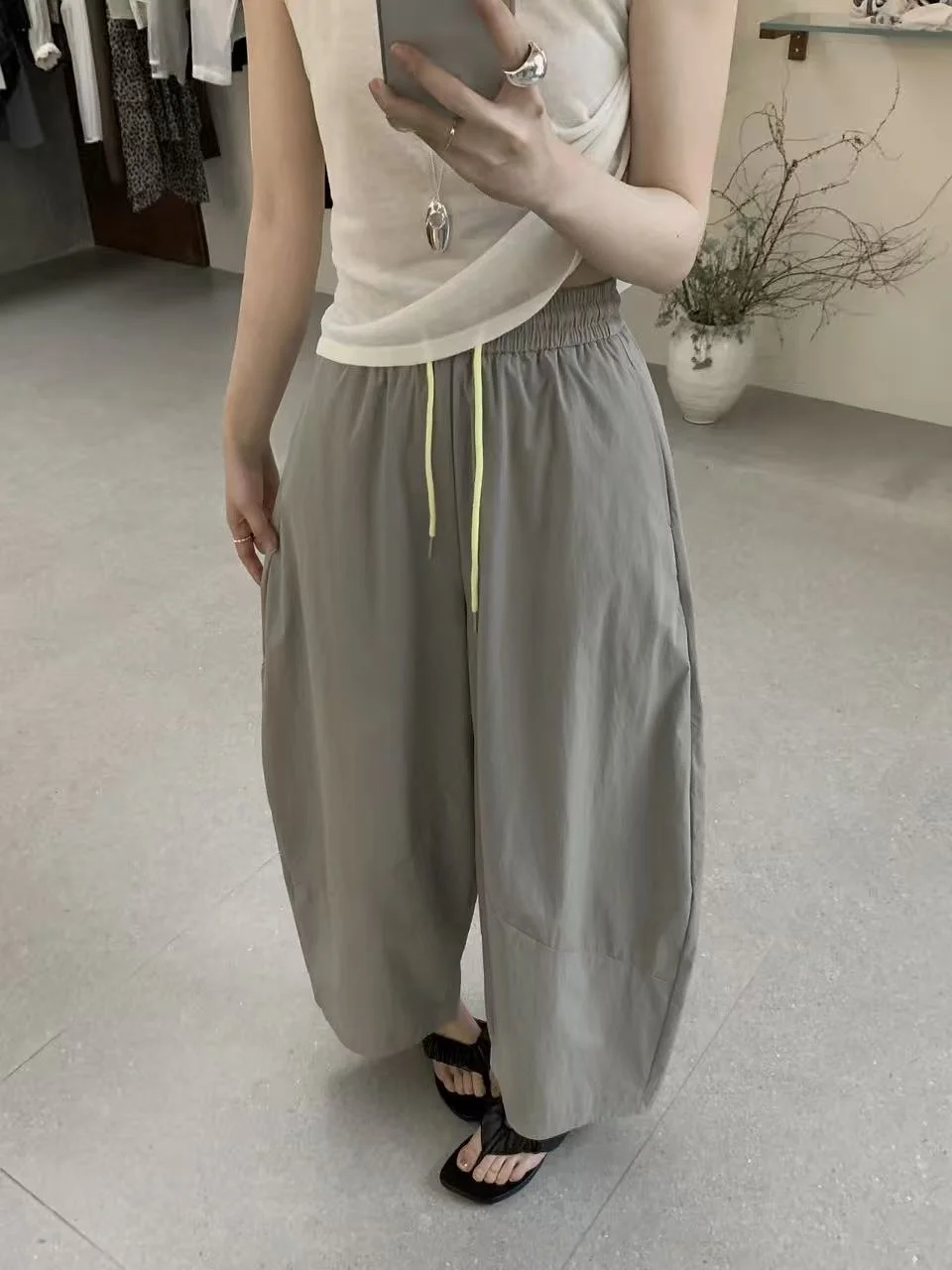 通気性の良いパンツ女性：高腰ロングスカート風カジュアルパンツの実用性と選び方