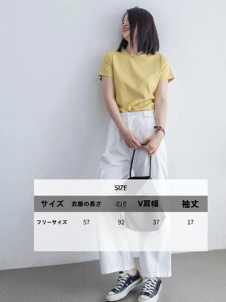 大人可愛いの本質と は？光沢感のある白Tシャツで解くスタイルのバランス