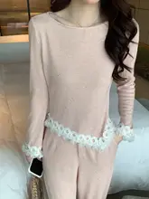 柔らかなピンクのニットセットアップ【春用・デザイン感あり・女性用】（セットアップ対応）