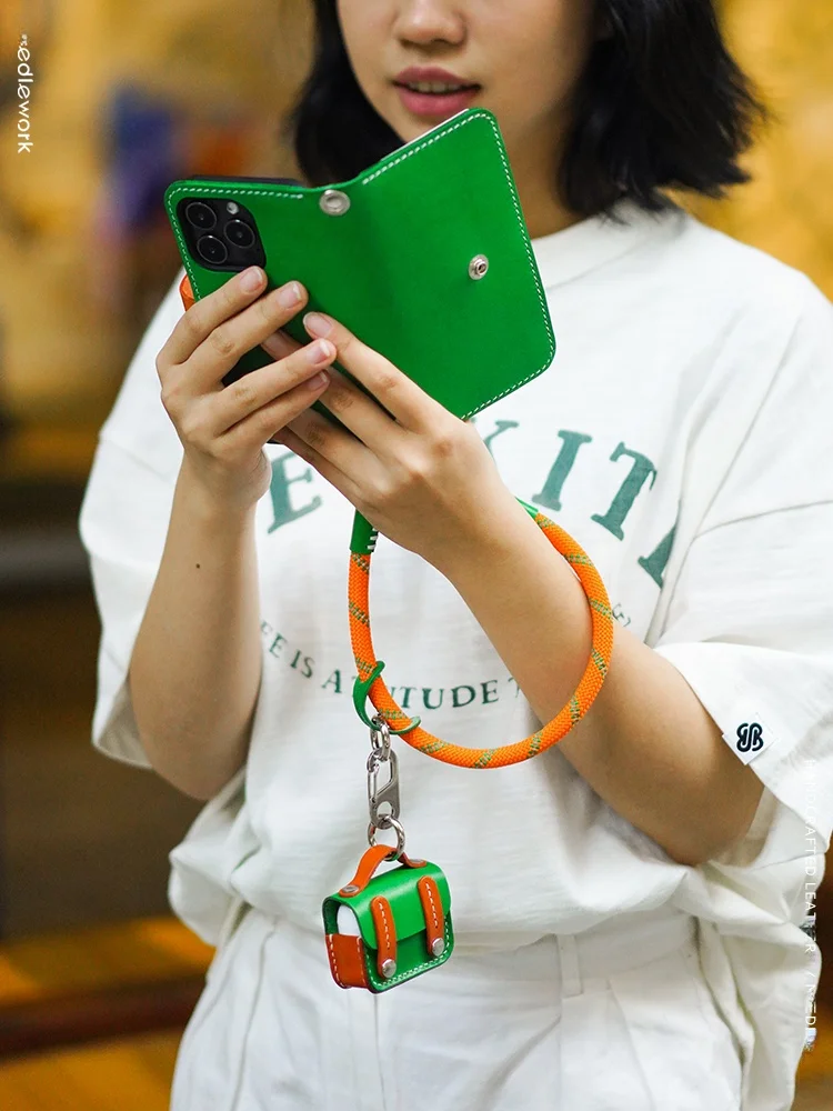 スマホケース カード入れ付きで通勤スタイルを完璧に整えるには？