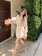 春にぴったり！デザイン性ある杏色のリボン付きレース長袖シャツ【ジャンパースカート風・女性用】（セットアップ対応）