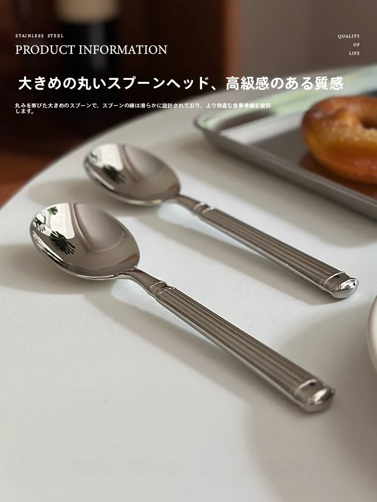 鍛造された欧風ディナー用スプーン：高級ステンレス製の主餐スプーンが提供する実用性と耐久性