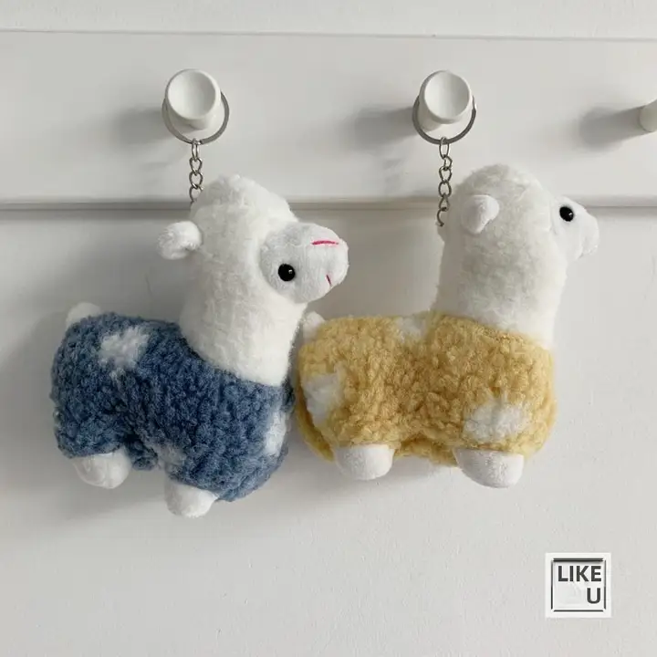 かわいいアルパカのフェルトキーホルダー【金属クリップ付き・プレゼントに最適】