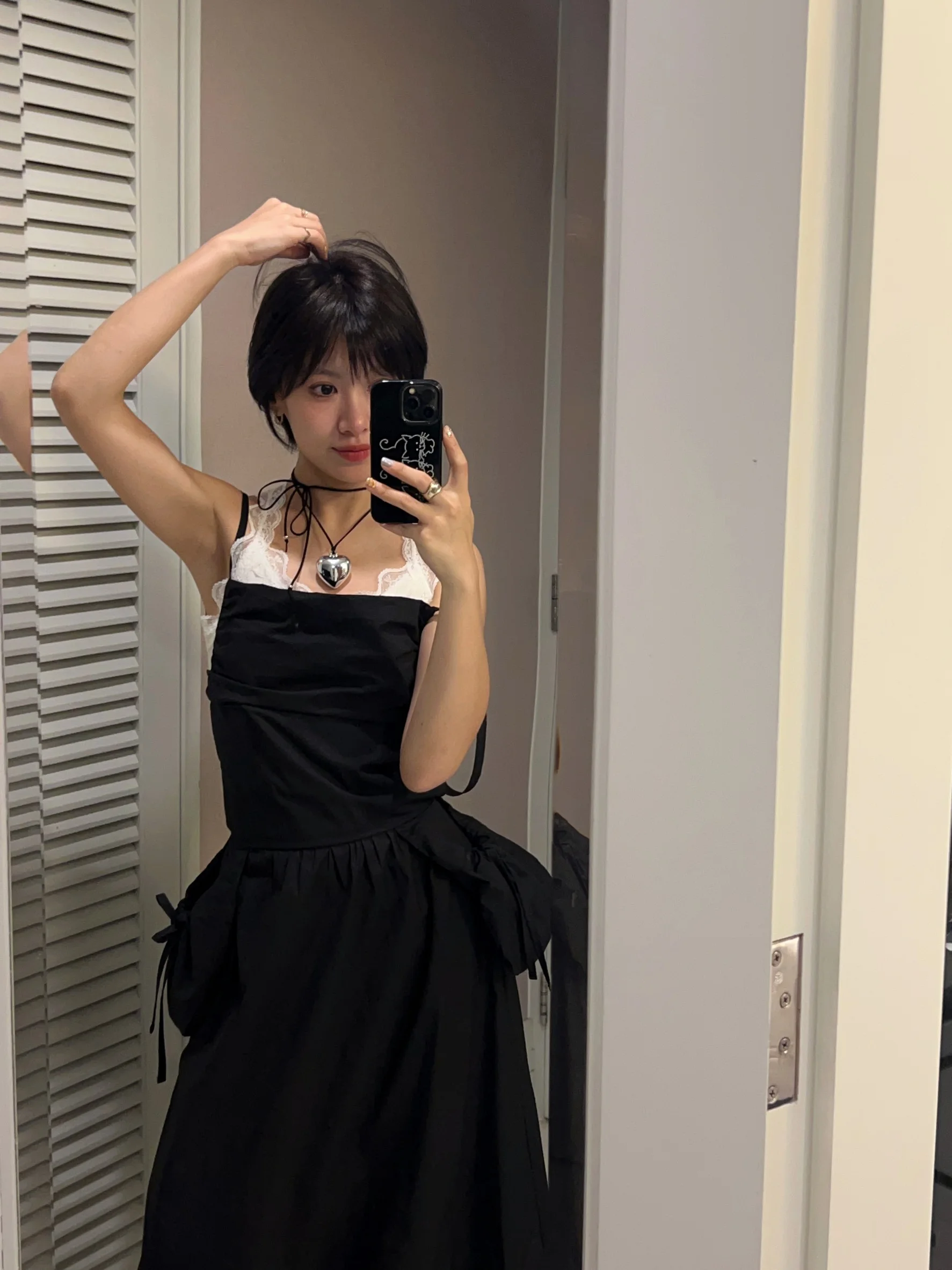 クラブ女向けのドレスはどう選ぶ？レトロな小黒ドレスが通勤と夏の両方を満たす理由