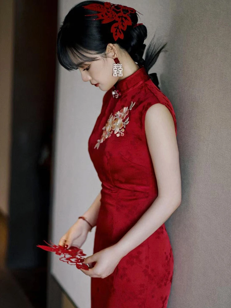 中国婚礼衣装の種類を教えてください：優雅な赤いチャイナドレス【ヴィンテージスタイル・イブニングウェア・結婚式・おしゃれ】