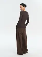 リブ編みのVネックニットセーター【レトロデザイン・フィット感・ウエストシェイプ】