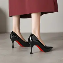 赤い底のハイヒール【フレンチスタイル・細いヒール・先がとがったデザイン・快適】