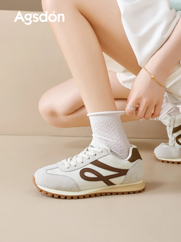 バレエトレーニングシューズ：女性用軽量フラットソールのデザインと実用性
