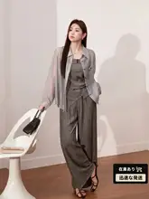 快適な夏に最適！軽やかな紫外線対策シャツとストレートパンツのコーディネート（セットアップ対応）
