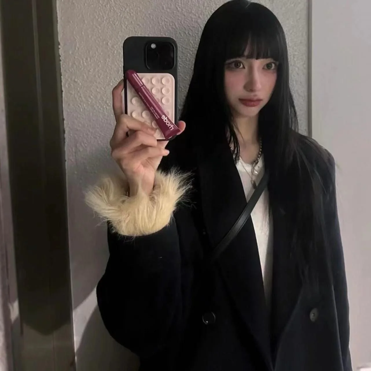 スマホにカードケースを貼るって、本当に必要なの？