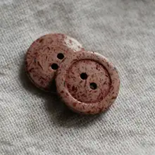 ヴィンテージ風 レッドボタン【再生素材・粒感付き・ロールエッジ・15mm】