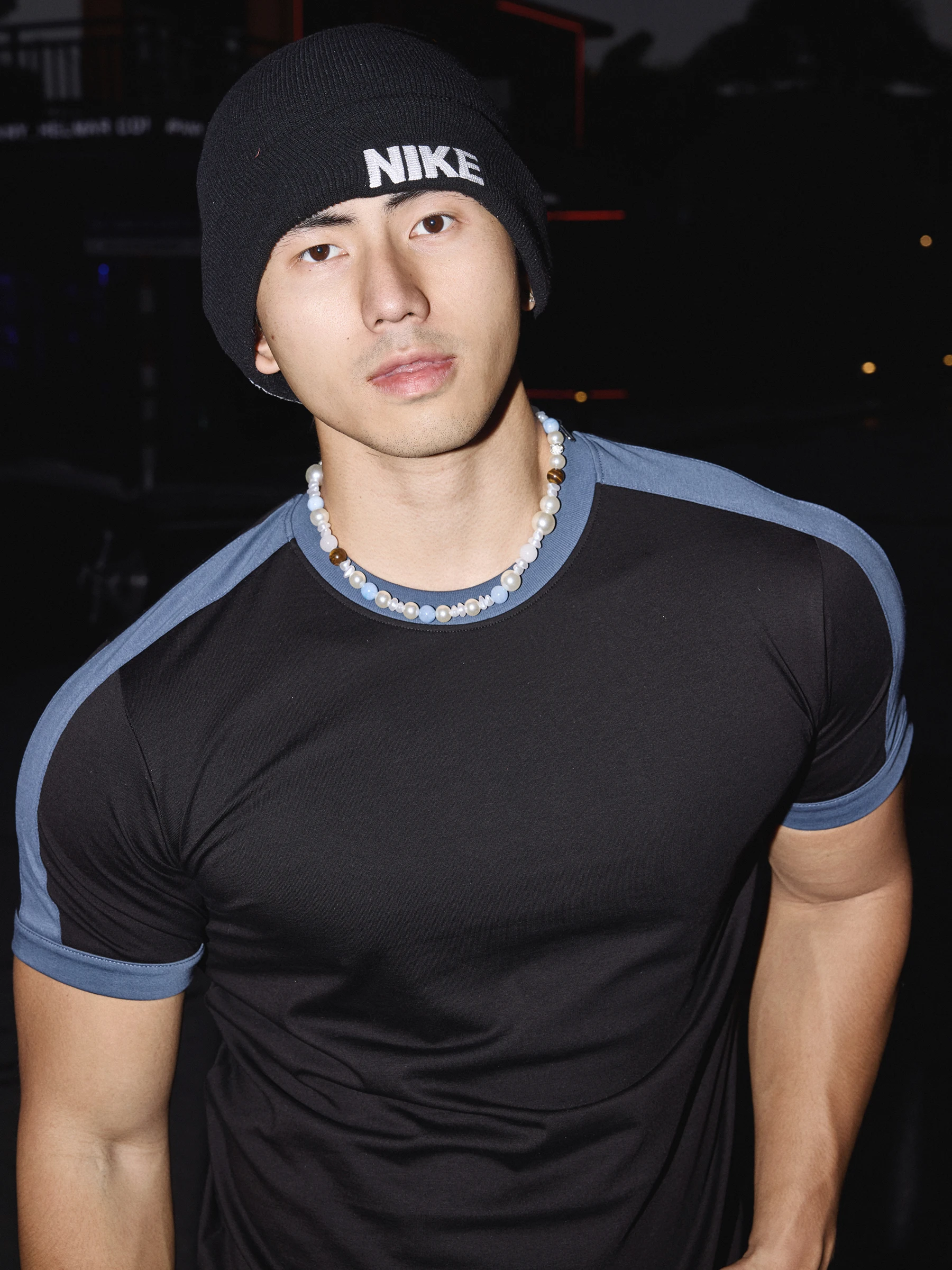 30代から40代まで、メンズストリートコーデで悩む人のための「黒と青のストライプTシャツ」選び方とは？