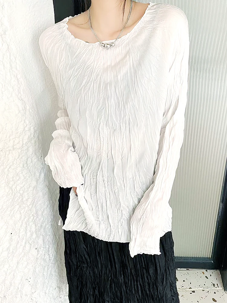 大人可愛い服 40代コーデの完全ガイド｜圧縮プリーツTシャツで自然なスタイルを実現