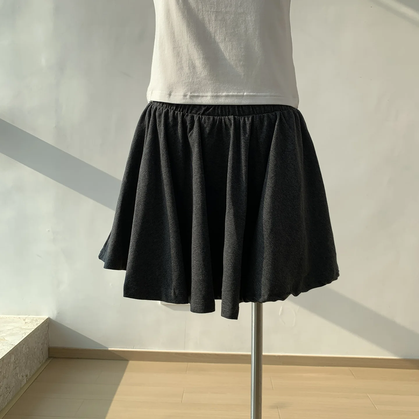 ショートパンツコーデで失敗しない方法は？バレエ風ハイウエストショートパンツが解決する3つの理由