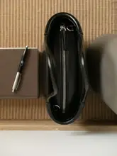 レトロデザインの牛革バケットバッグ【ハンドル付き・ショルダーストラップ・赤いカゴデザイン】