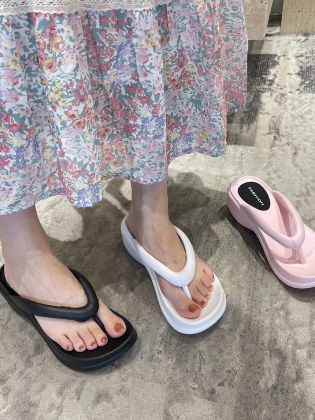 春夏用サンダル：厚底・防水・ヒール付きで足が楽な日常サンダル