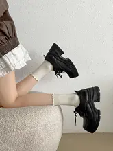 ヴィンテージ風黒厚底ローファーシューズ【春用・女性・スカートとのコーディネートに最適】