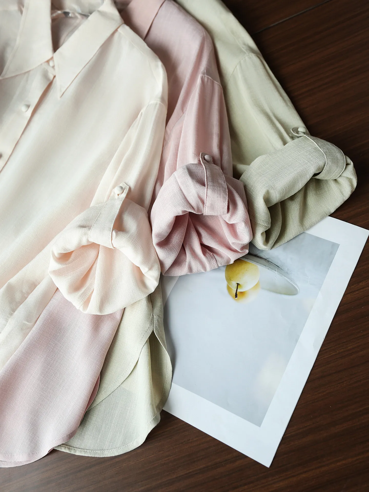 10月のオフィスカジュアルにふさわしい服装は、どんなスタイルがおすすめ？