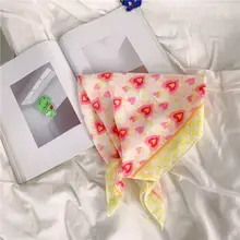 ハート柄ピンクシルクスカーフ【春夏用・おしゃれ・小型・多用途】