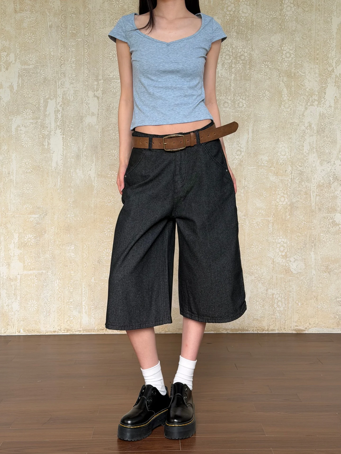 ビンテージ風デニム七分丈パンツ：70年代ファッションのスタイルを現代に再現