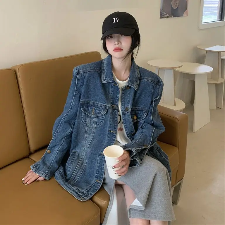 春コーデの基本スタイルを徹底解説　笑顔マスクTシャツが解決する自然なコーデの秘密
