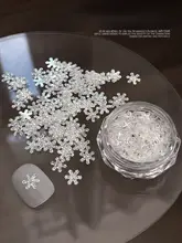 ネイルパーツ 銀色の星型ラメと雪花のデコレーション【クリスマス用・夢幻的なデザイン・DIYアクセサリー】