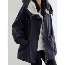カジュアルなベージュフード付きトレンチコート【春秋用・ショート丈・ルーズフィット】