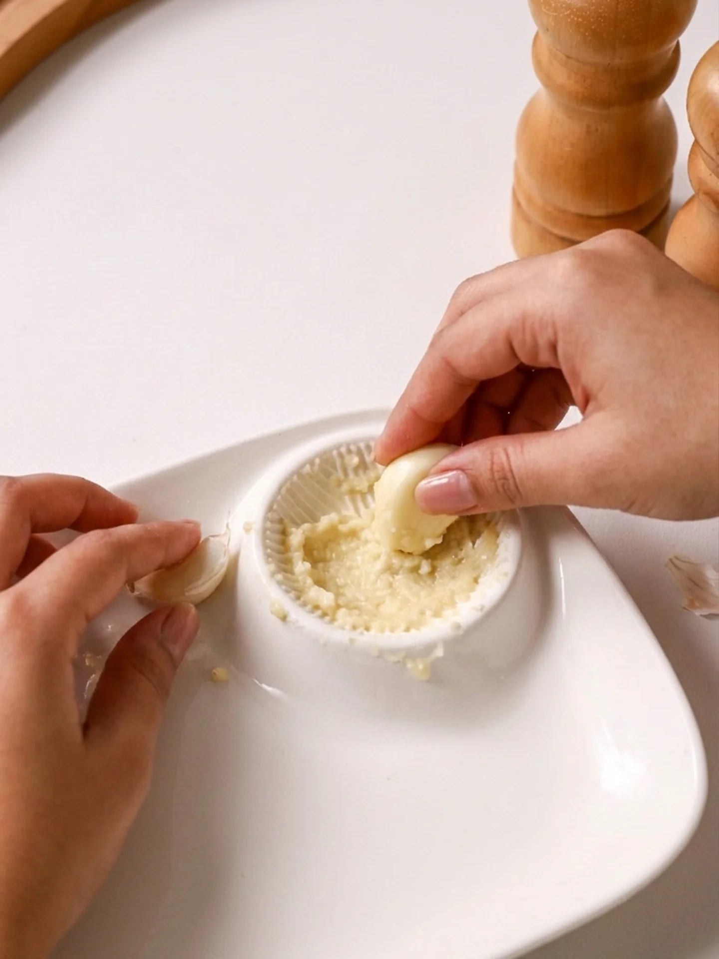 仕切り皿無印を選ぶべき理由は？シンプルな陶器蒸し餃子皿が日常を彩る3つの理由