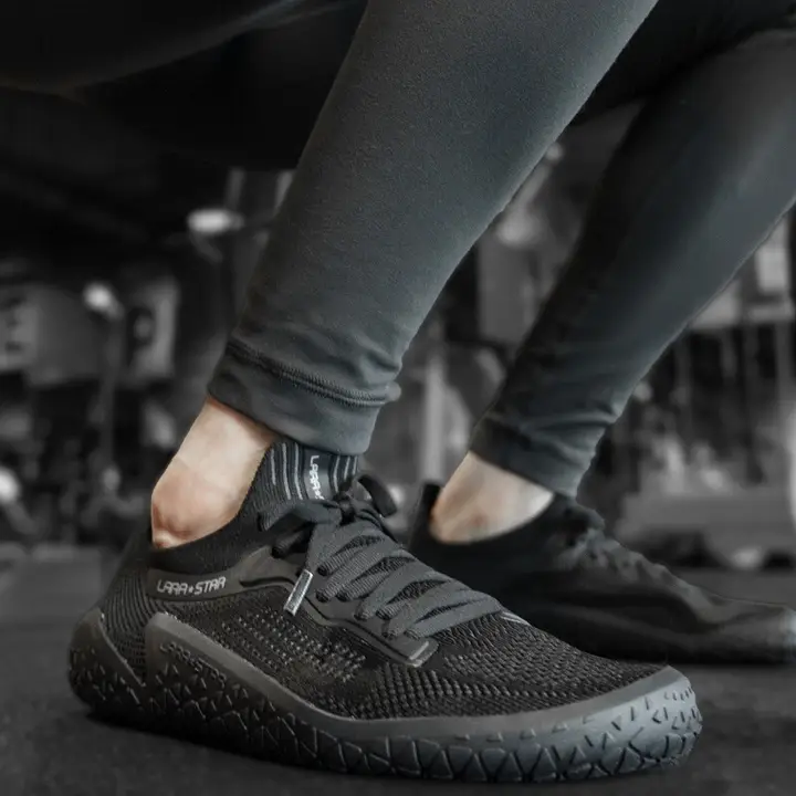 室内トレーニング用 鮫デザイン フラットシューズ【極上の柔らかさ・ウェイトリフティング・スクワット対応】