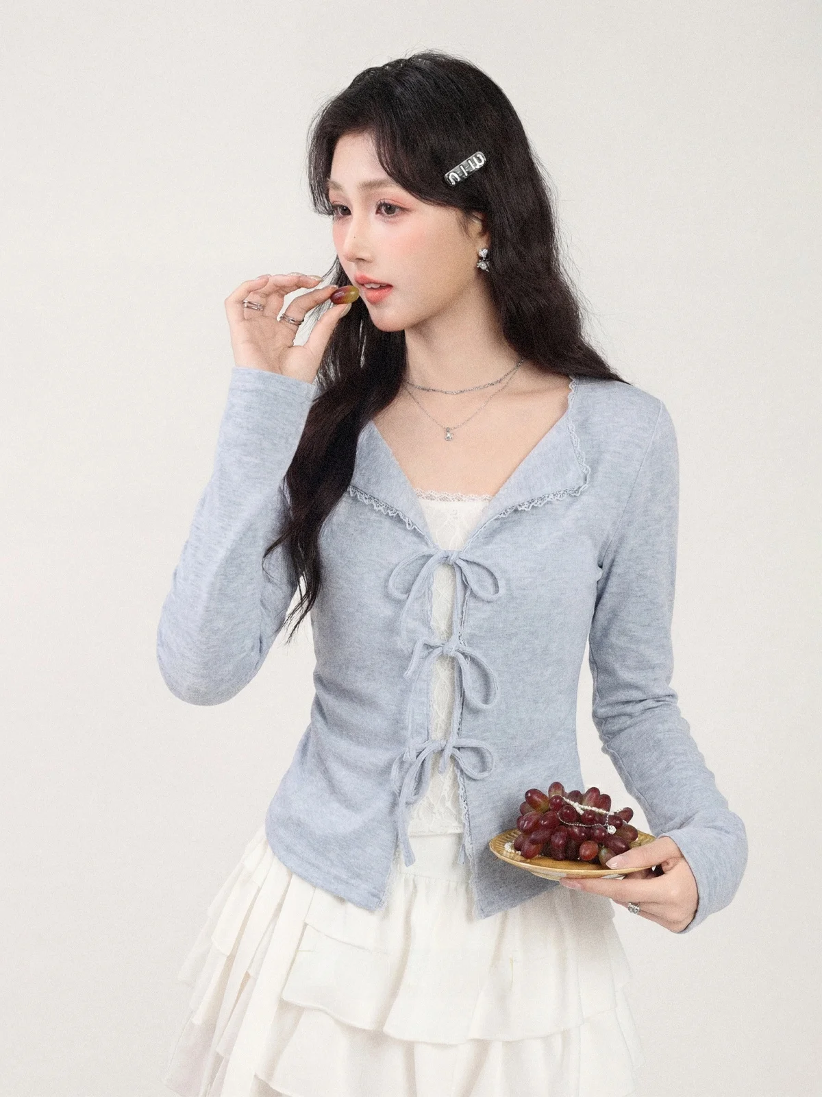 グレーのフェイク2ピースTシャツ【レース細身・リボン付き・長袖】 （セットアップ対応）